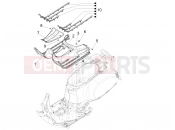 vespa GTS 300 Super Sport (CA, USA) Central cover - Footrests